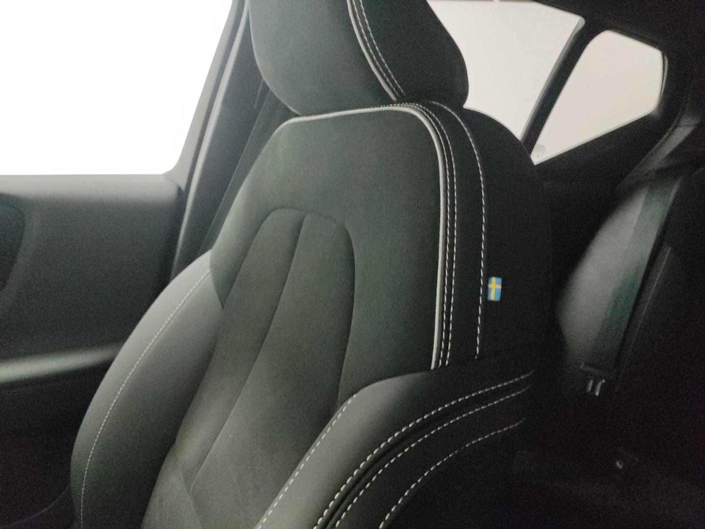 Volvo EX40