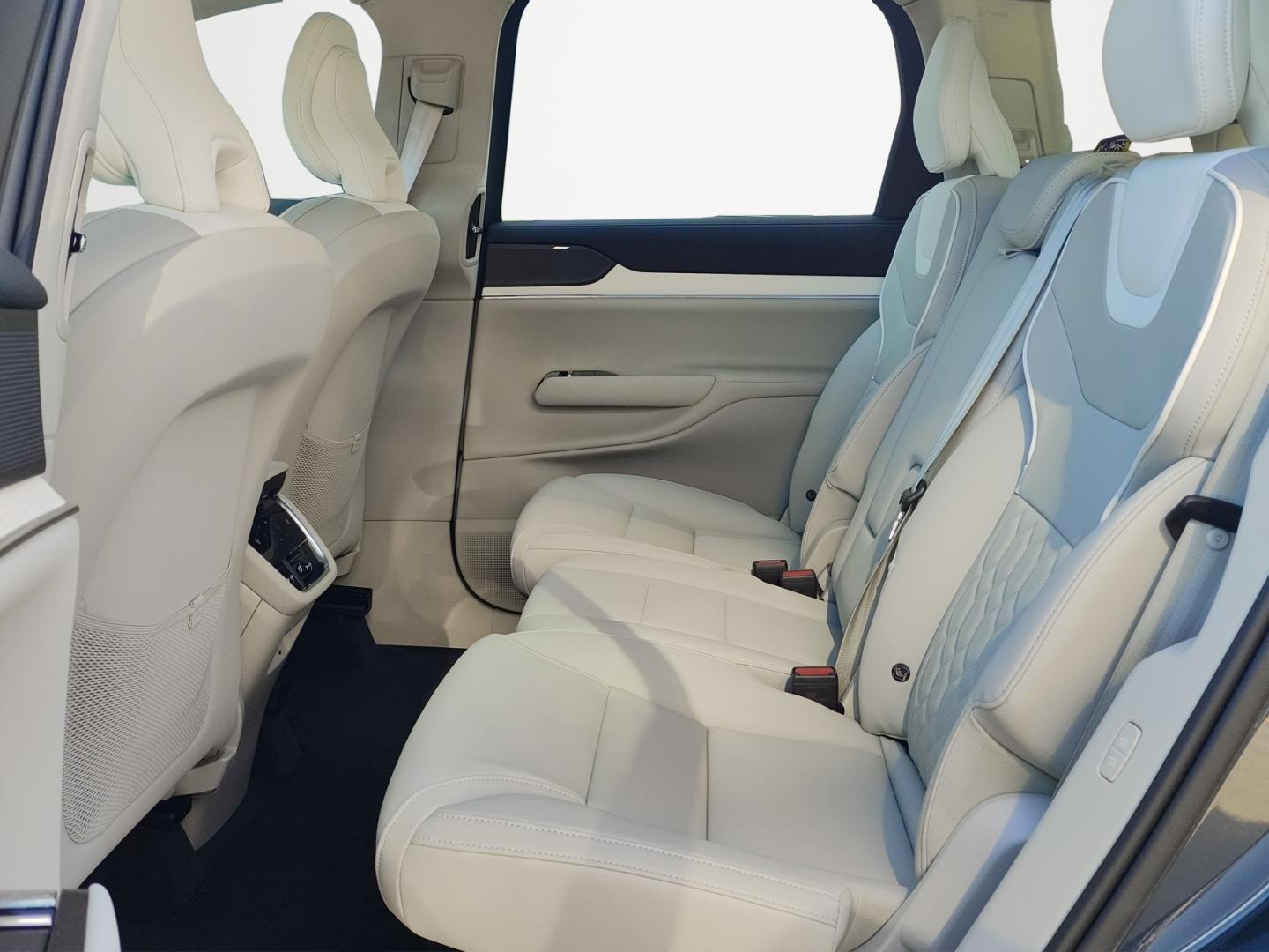 Volvo EX90