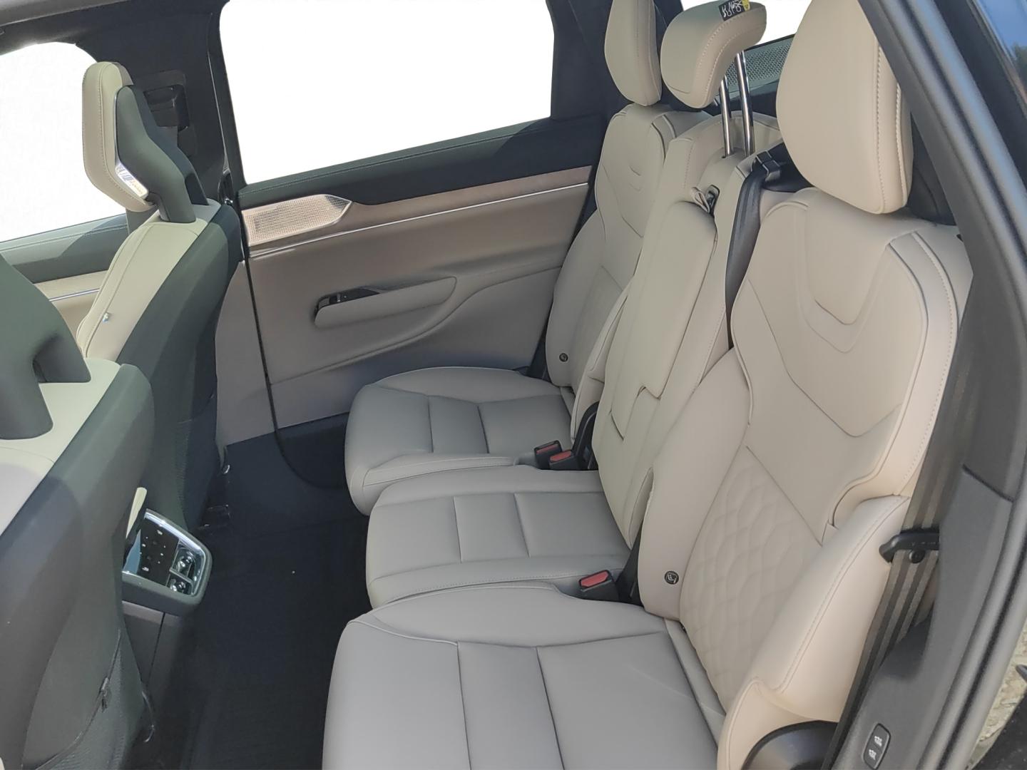 Volvo EX90